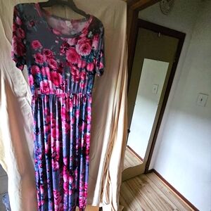 Beautiful grey and pink lightweight maxi dress with pockets